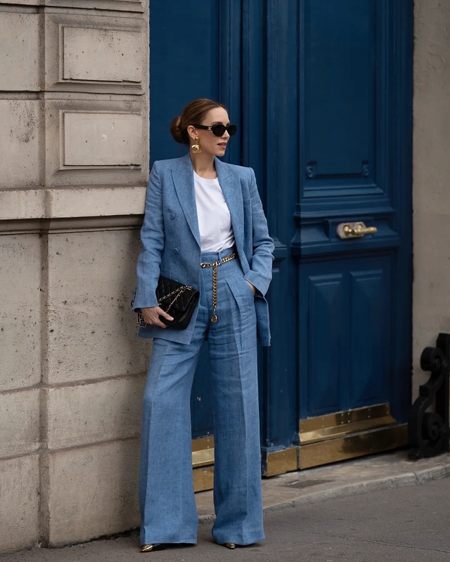 Quần jeans ống loe nên phối với giày nào? - Ảnh 1.
