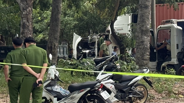 TP.HCM: Nghi ghen tuông, người đàn ông đâm 2 người trọng thương rồi đốt xe tự tử- Ảnh 1.