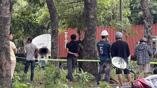 TP.HCM: Nghi ghen tuông, người đàn ông đâm 2 người trọng thương rồi đốt xe tự tử- Ảnh 2.
