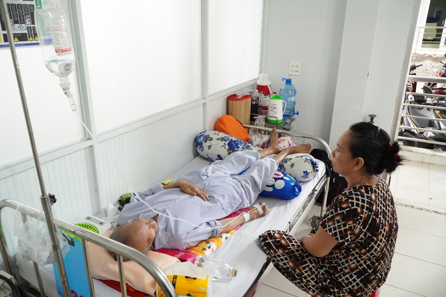 Bệnh nhân khốn đốn, hao mòn vì ngân hàng máu miền Tây thiếu máu- Ảnh 2.