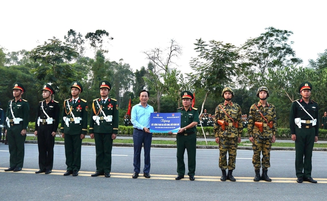 Đoàn Thanh niên Chính phủ thăm, động viên lực lượng diễu binh, diễu hành A80- Ảnh 2.