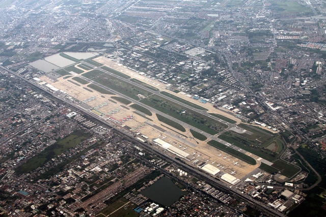 Những sân bay trên thế giới chuyển bay quốc tế đi rồi lại phải... đón về - Ảnh 3.
