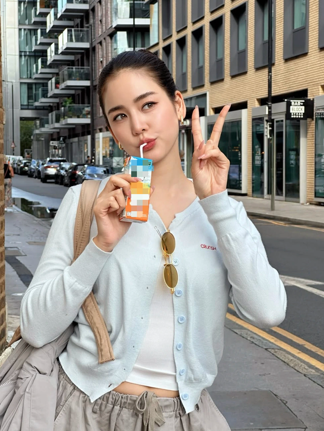 Diện cardigan giúp nàng tạo điểm nhấn tinh tế khi giao mùa  - Ảnh 1.