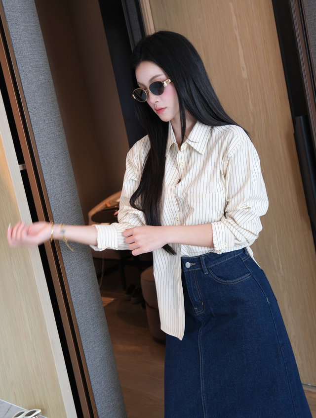 Chân váy denim, lựa chọn thông minh cho tiết trời đầu thu- Ảnh 2.