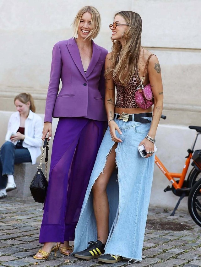 Chân váy denim, lựa chọn thông minh cho tiết trời đầu thu- Ảnh 7.