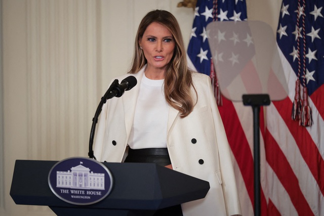 Đệ nhất phu nhân Mỹ Melania Trump dọa kiện con trai ông Biden - Ảnh 1.