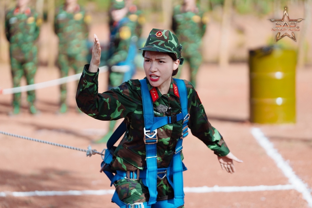 - Ảnh 1. Hòa Minzy bị chê trong 'Sao nhập ngũ' - Ảnh 1.