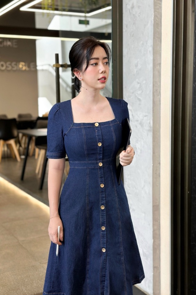 Vẻ đẹp không tuổi của quý cô thành thị với đầm cổ vuông - Ảnh 5.