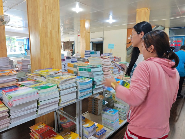 Có nên quay lại cả nước một bộ sách giáo khoa? - Ảnh 2.