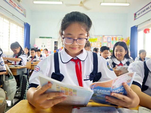 Có nên quay lại cả nước một bộ sách giáo khoa? - Ảnh 1.