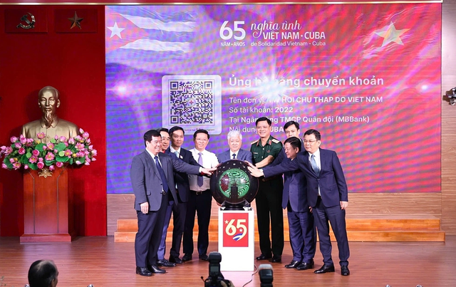 Sau 2 ngày phát động, 117 tỉ đồng ủng hộ nhân dân Cuba- Ảnh 1. Sau 2 ngày phát động, 117 tỉ đồng ủng hộ nhân dân Cuba- Ảnh 1.