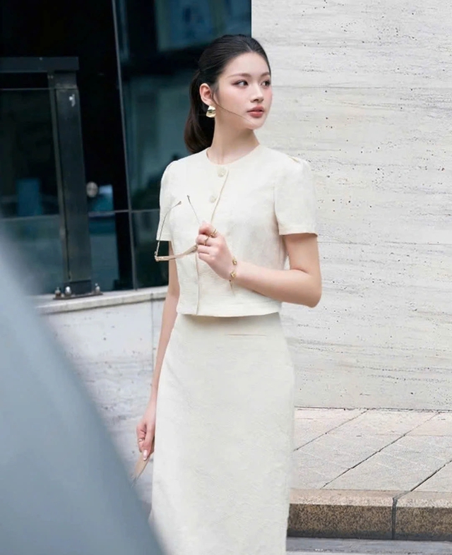 'Short coat' - lựa chọn thông minh của nàng cho ngày thu mát mẻ- Ảnh 1.