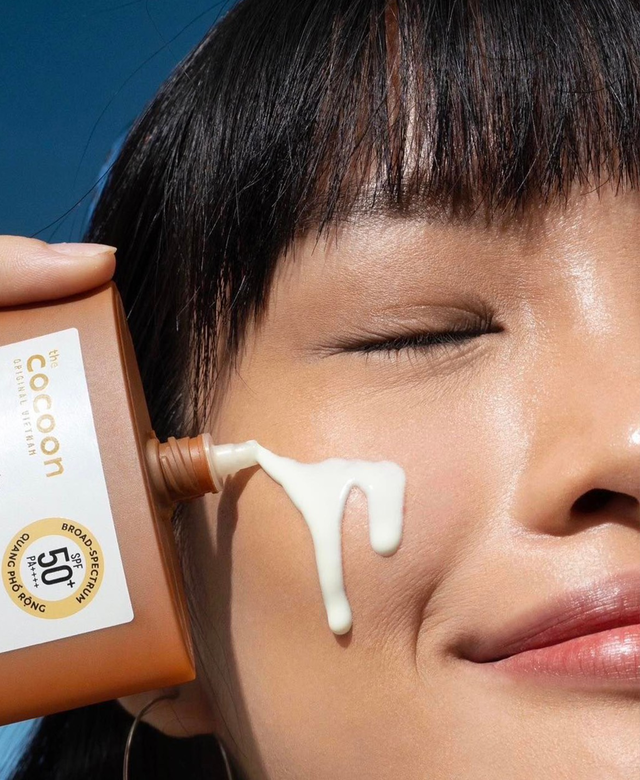 Top 10 kem chống nắng cho da mụn thông thoáng, không bóng nhờn, ngừa mụn hiệu quả- Ảnh 10.