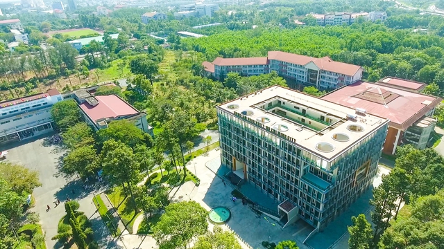 Có trường quy đổi điểm chuẩn 2 phương thức lệch nhau hơn 3 điểm cùng ngành - Ảnh 1.