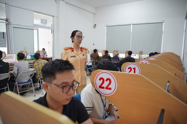 Ra mắt đào tạo lý thuyết lái xe trên nền tảng số tích hợp AI- Ảnh 4. Ra mắt đào tạo lý thuyết lái xe trên nền tảng số tích hợp AI- Ảnh 4.