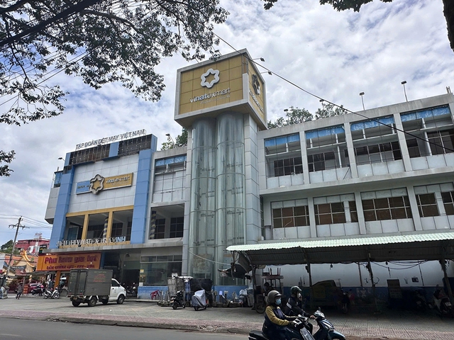 Trung tâm thương mại trên đất vàng bị bỏ hoang- Ảnh 1. Trung tâm thương mại trên đất vàng bị bỏ hoang- Ảnh 1.