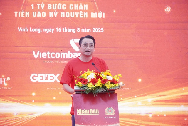 Khoảng 5.000 người ở Vĩnh Long đi bộ 'Cùng Việt Nam tiến bước'- Ảnh 2.