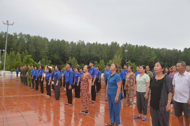 Tuổi trẻ Cà Mau hòa vang khúc Tiến quân ca" tại Mũi Cà Mau   - Ảnh 3.