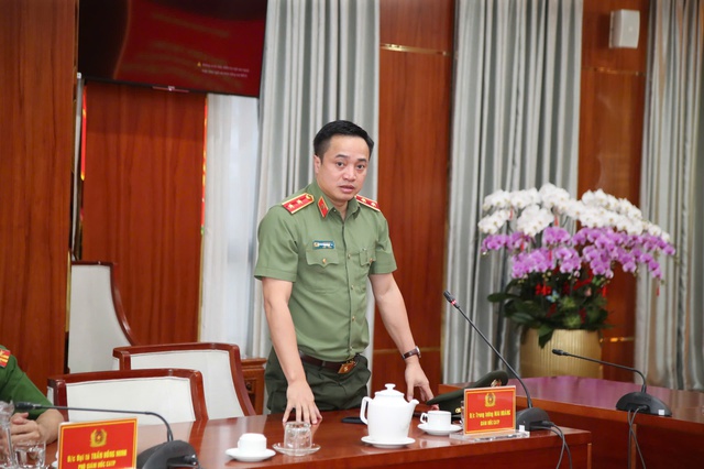 Khen thưởng Công an TP.HCM sau vụ triệt phá đường dây đánh bạc 20.000 tỉ đồng- Ảnh 3.