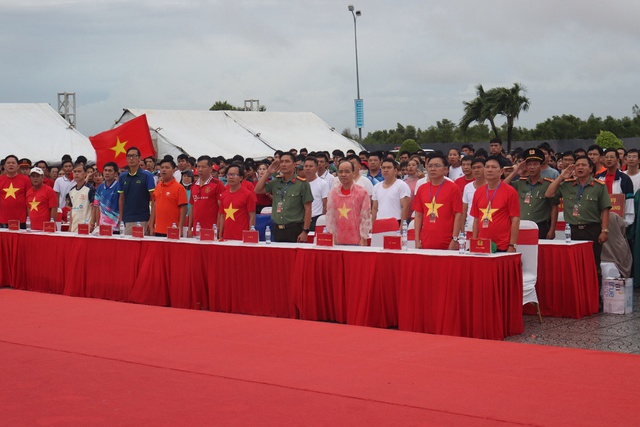 An Giang: 5.000 người hát quốc ca trong chương trình “Cùng Việt Nam tiến bước” - Ảnh 2.