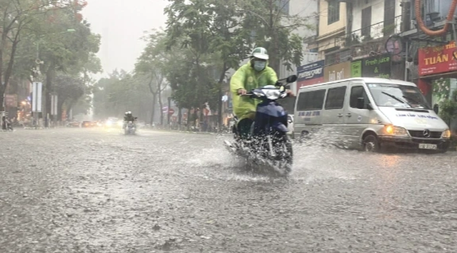 Mưa lớn trên 250 mm, 12 tỉnh nguy cơ lũ quét, sạt lở đất - Ảnh 1.