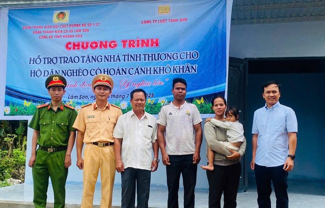 CSGT Khánh Hòa 'kỷ cương nhưng gần gũi'- Ảnh 3.