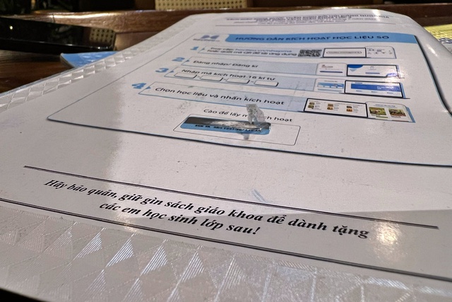 Thêm nhiều trường học ở Hà Nội bị phụ huynh nghi phát sách giả - Ảnh 3.