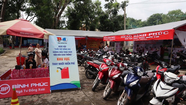Xây dựng văn hóa giao thông với người trẻ- Ảnh 4. Xây dựng văn hóa giao thông với người trẻ- Ảnh 4.