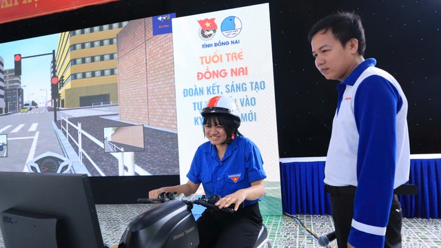 Xây dựng văn hóa giao thông với người trẻ- Ảnh 2. Xây dựng văn hóa giao thông với người trẻ- Ảnh 2.