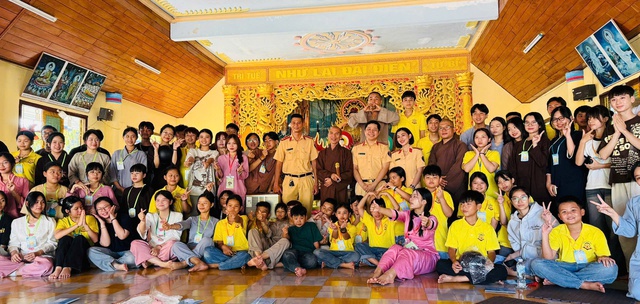 CSGT Khánh Hòa 'kỷ cương nhưng gần gũi'- Ảnh 1.
