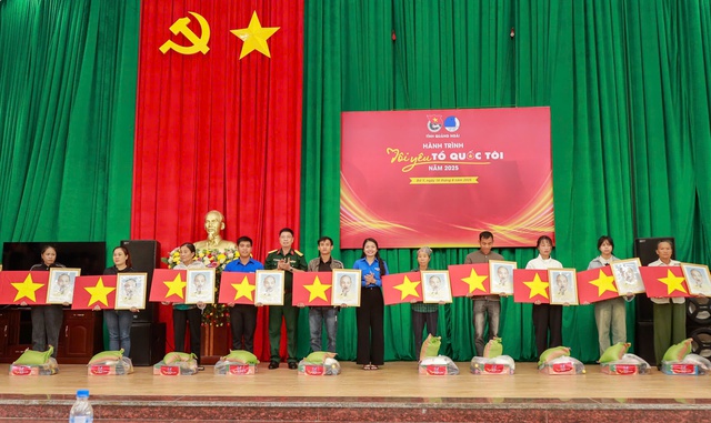 Tuổi trẻ Quảng Ngãi hành trình 'Tôi yêu Tổ quốc tôi' tại xã biên giới Bờ Y - Ảnh 4.