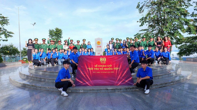 Tuổi trẻ Quảng Ngãi hành trình 'Tôi yêu Tổ quốc tôi' tại xã biên giới Bờ Y - Ảnh 2.