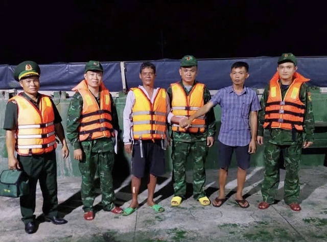 Ngư dân sống sót sau 24 giờ lênh đênh trên biển nhờ tấm mút xốp - Ảnh 5.