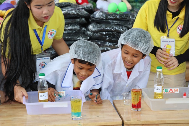 Món quà ý nghĩa đầu năm học mới cho học sinh miền núi ở Khánh Hòa - Ảnh 3. Món quà ý nghĩa đầu năm học mới cho học sinh miền núi ở Khánh Hòa - Ảnh 3.