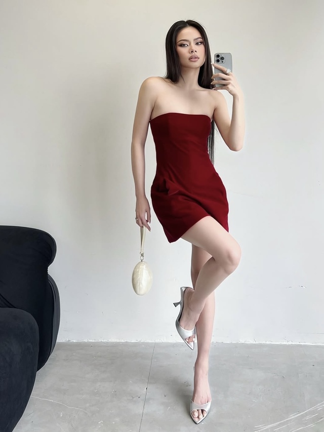 Tông màu đỏ đậm với sức hút không thể chối từ- Ảnh 1. Tông màu đỏ đậm với sức hút không thể chối từ- Ảnh 1.