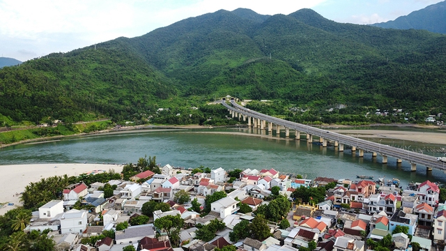 Khám phá văn hóa làng An Cư: Nét đẹp yên bình bên vịnh Lăng Cô - Ảnh 1.