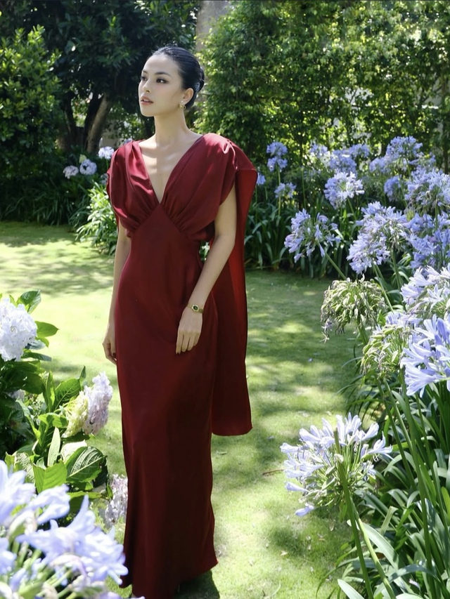 Tông màu đỏ đậm với sức hút không thể chối từ- Ảnh 2. Tông màu đỏ đậm với sức hút không thể chối từ- Ảnh 2.