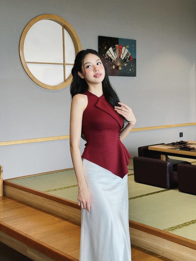 Tông màu đỏ đậm với sức hút không thể chối từ- Ảnh 4. Tông màu đỏ đậm với sức hút không thể chối từ- Ảnh 4.