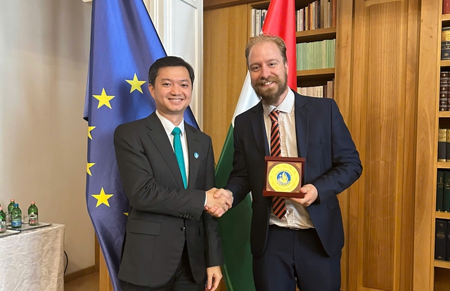 Bí thư T.Ư Đoàn Nguyễn Minh Triết thăm và làm việc tại Hungary- Ảnh 3.