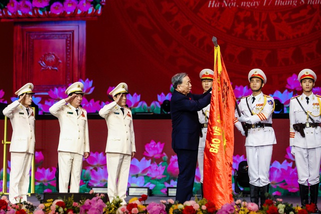 Tổng Bí thư Tô Lâm: CAND là 'lá chắn thép' bảo vệ Đảng, nhân dân- Ảnh 8.