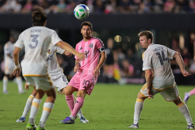 Messi lập tức ghi bàn ngày trở lại, Son Heung-min rực sáng- Ảnh 1.
