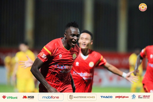 PVF-CAND tạo sốc lớn, ‘song sát’ ngoại binh đánh bại SLNA: Lời chào V-League còn gì ngọt ngào hơn! - Ảnh 4.
