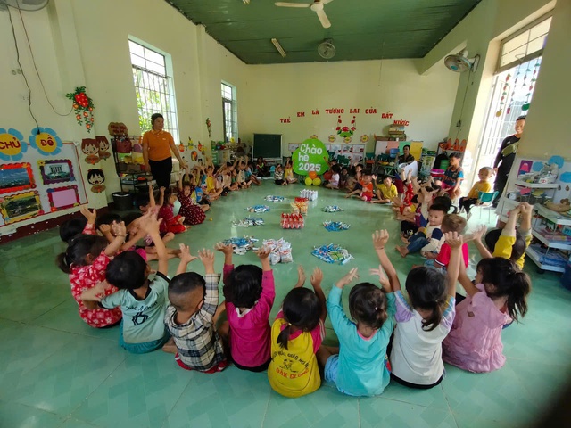 Hàng trăm trẻ mầm non ở Tà Đùng thiếu giáo viên và phòng học nghiêm trọng - Ảnh 3.