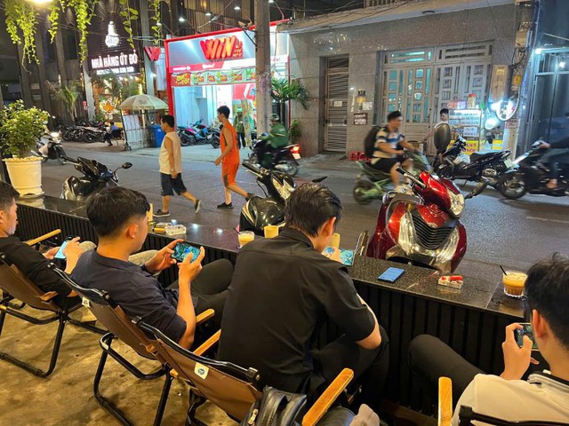 Tại sao có những người trẻ tự tin trên mạng xã hội, nhưng rụt rè ngoài đời? - Ảnh 2.
