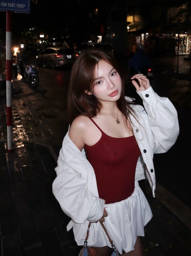 Tông màu đỏ đậm với sức hút không thể chối từ- Ảnh 3. Tông màu đỏ đậm với sức hút không thể chối từ- Ảnh 3.