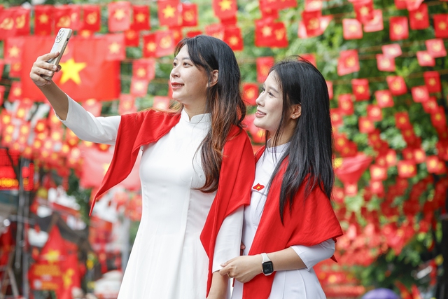 Bộ Nội vụ đề xuất bổ sung thêm 1 ngày nghỉ lễ hưởng nguyên lương - Ảnh 1.
