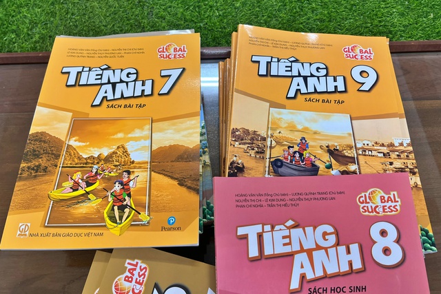 Vụ nghi sách giả ở Hà Nội: 2 trường phát hiện 204 quyển sách bất thường- Ảnh 2.