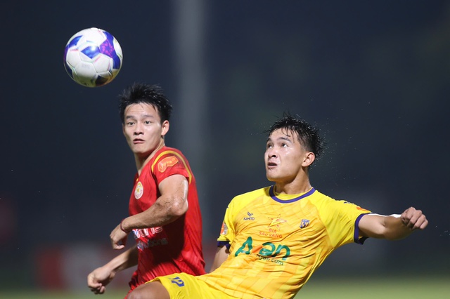 V-League: Ninh Bình và PVF-CAND đá 'chất' như cựu binh, còn HAGL chơi như... tân binh - Ảnh 2.