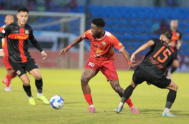 V-League: Ninh Bình và PVF-CAND đá 'chất' như cựu binh, còn HAGL chơi như... tân binh - Ảnh 1.