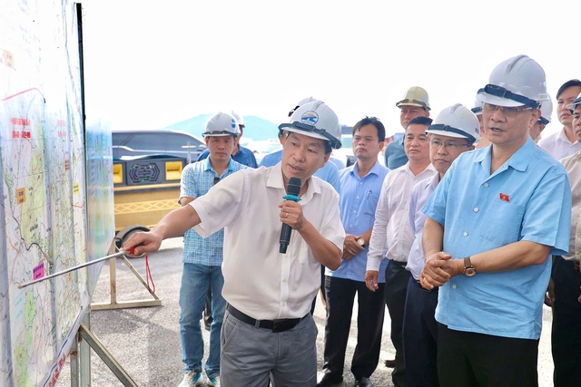 Phó chủ tịch Quốc hội kiểm tra tiến độ hai cao tốc trọng  tại Khánh Hòa - Ảnh 1.